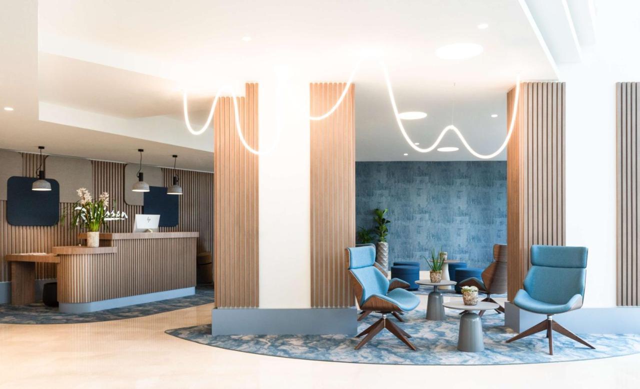Radisson Airport 4*