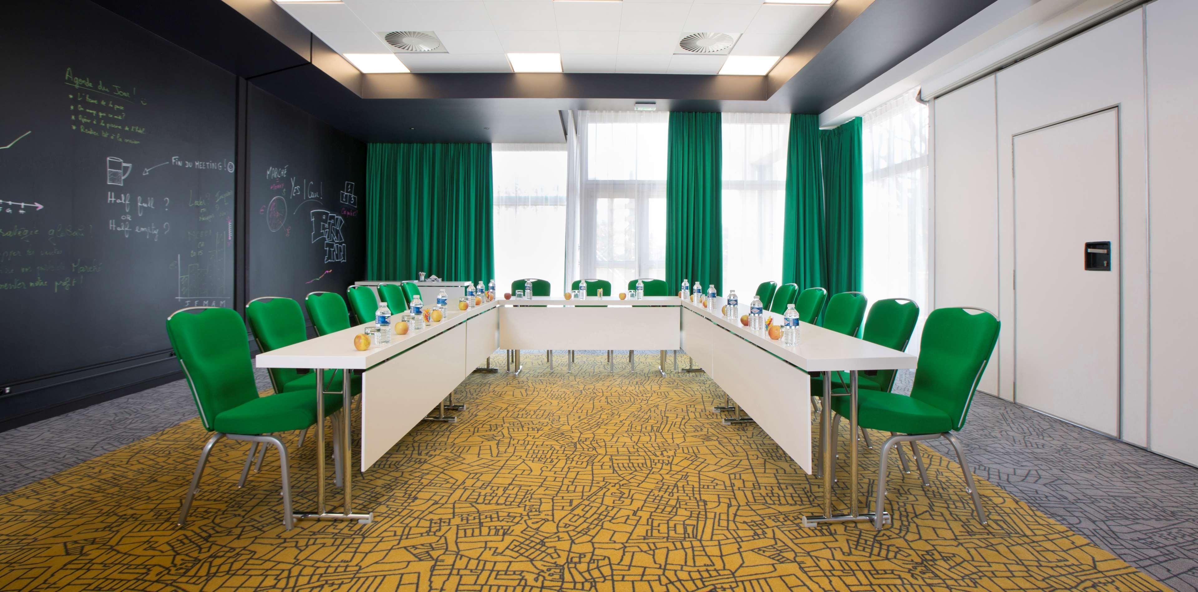 Hotel Radisson Airport 4*