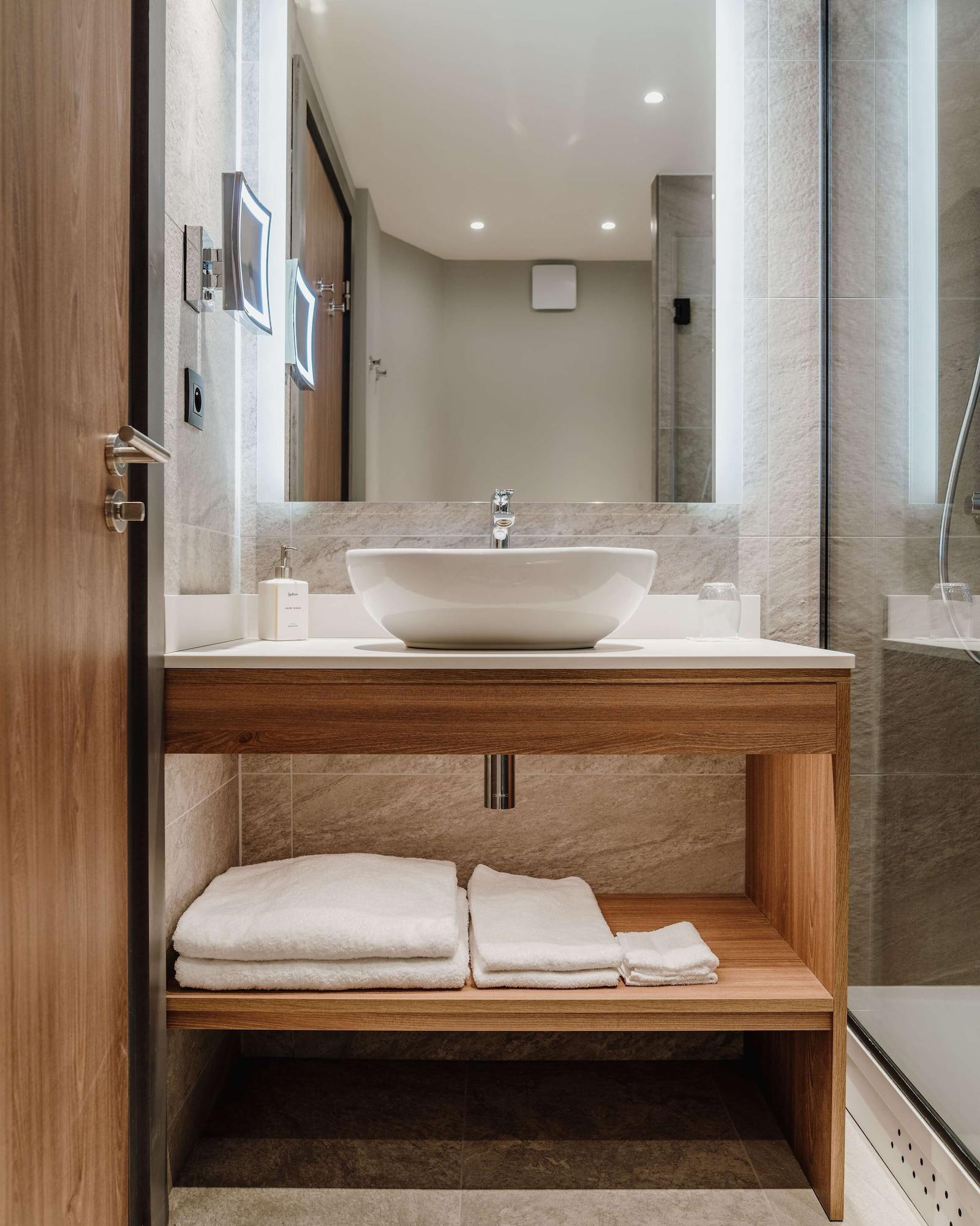 Hotel Radisson Airport 4*